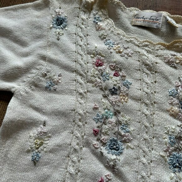 Vintage Carolyn Taylor Floral Knit Sweater With Embroidered & Pearl Details -M - Picture 9 of 10